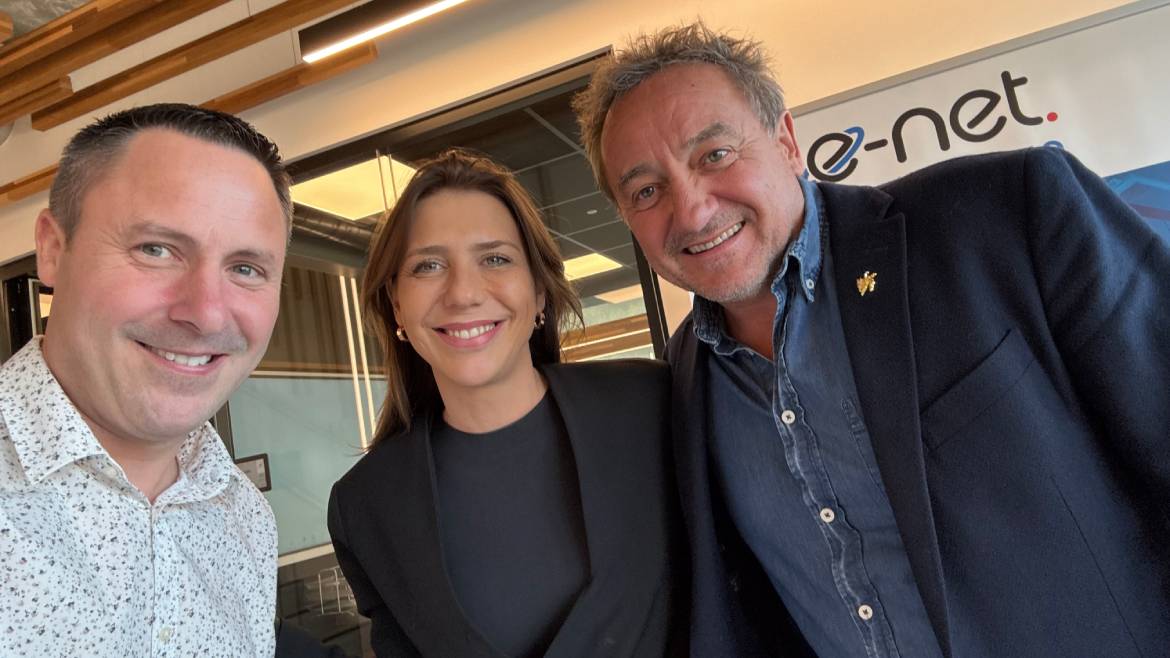 Photo de Nicolas Pourbaix aux côtés de Vincent Maillen et Christine Mauel.