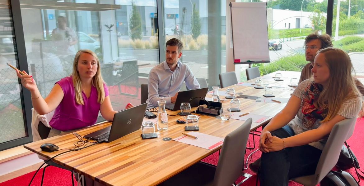 R&eacute;union e-net parlant mod&egrave;le de gouvernance IA "minimum viable"