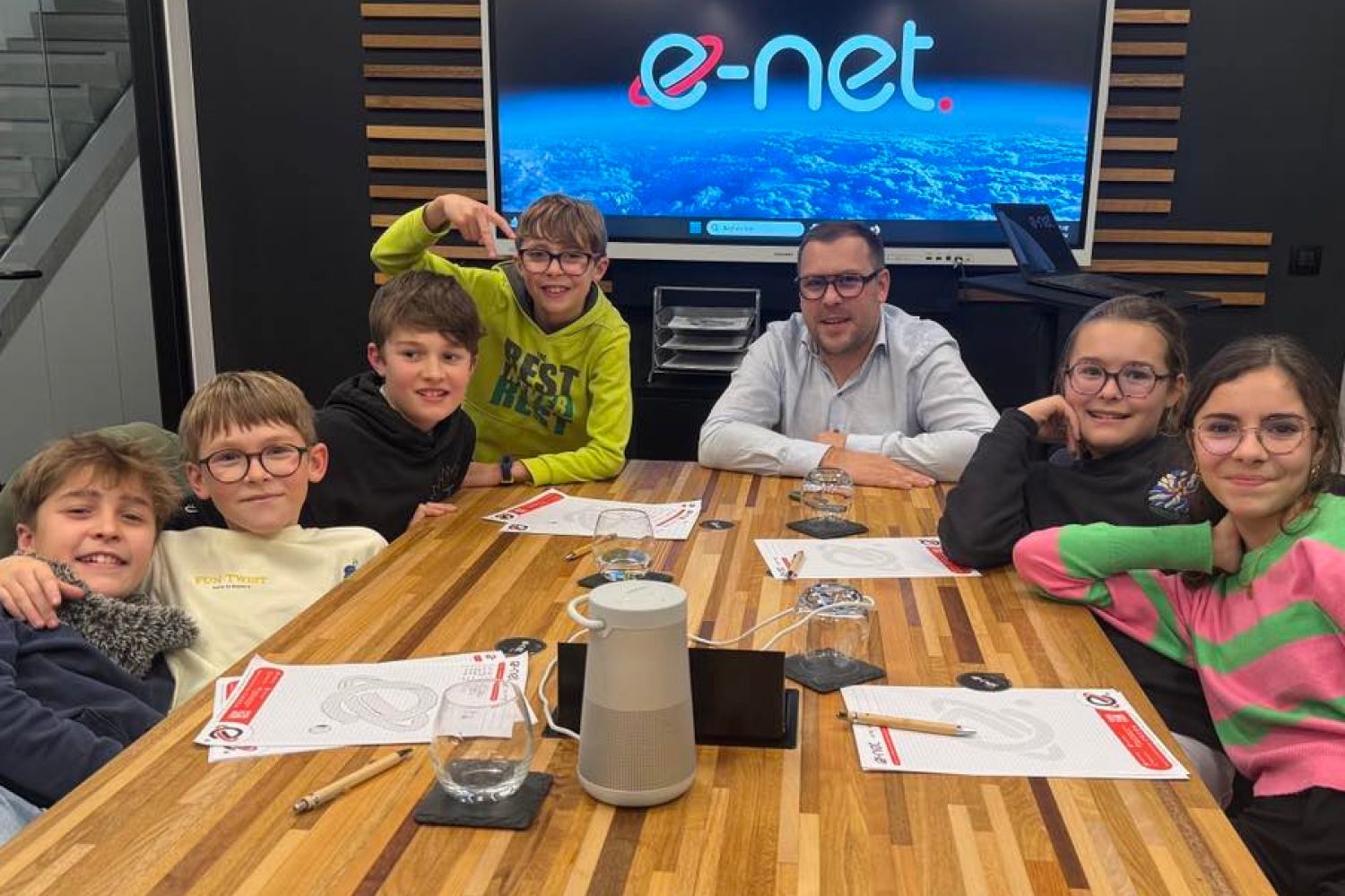 Groupe de jeunes partenaires du e-net. lab.