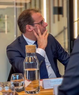 David Clarinval, attentif à l'intervention d'e-net.