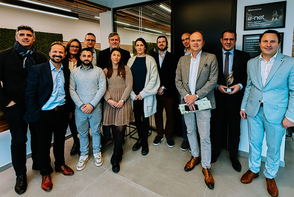 David Clarinval et les participants réunis autour de la Semaine européenne des PME