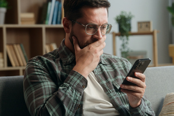 Comment l’IA manipule les citoyens ? Analyse R&D du e-net. lab