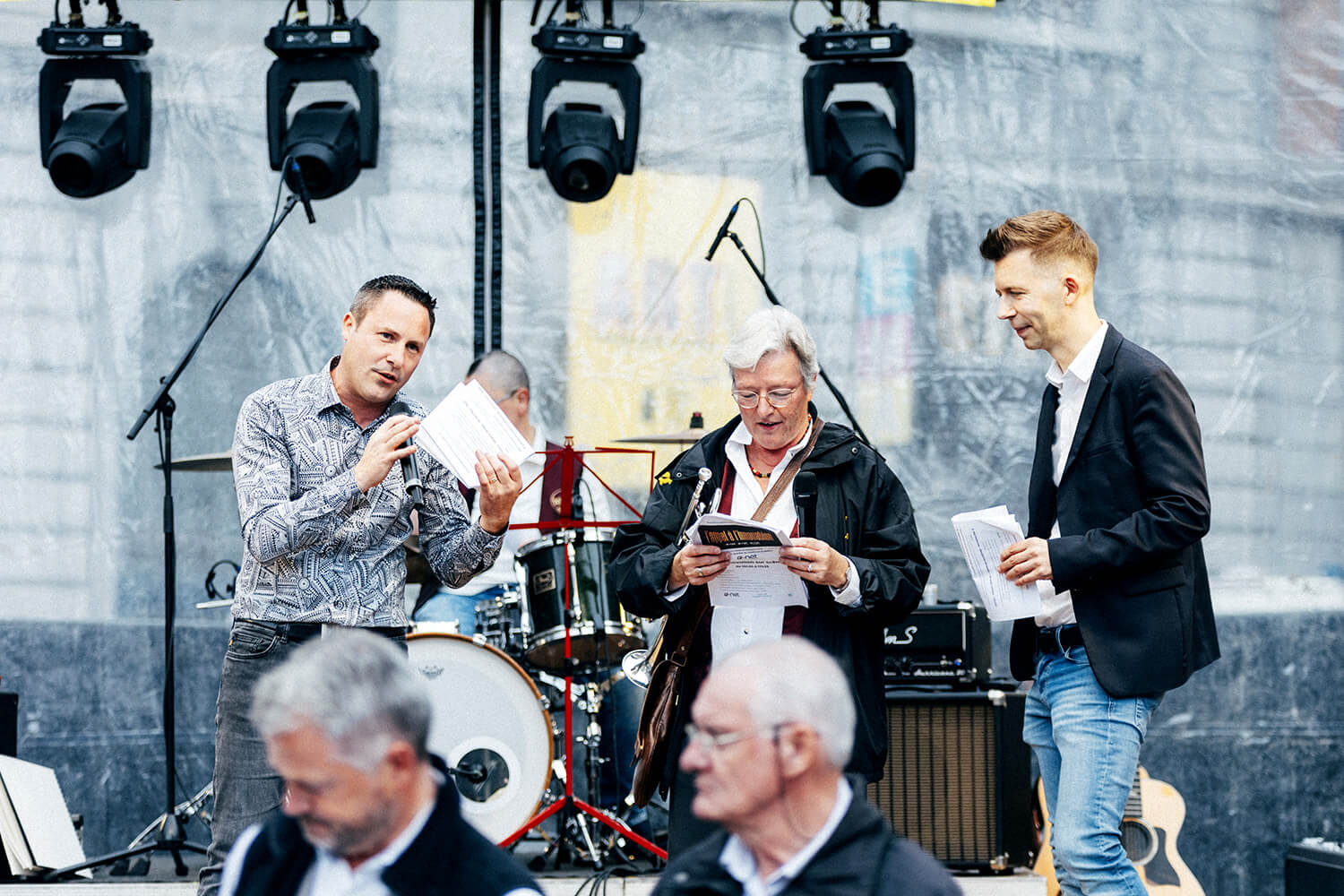 Introduction de la fanfare d'Assesse par Nicolas et Sacha d'e-net.