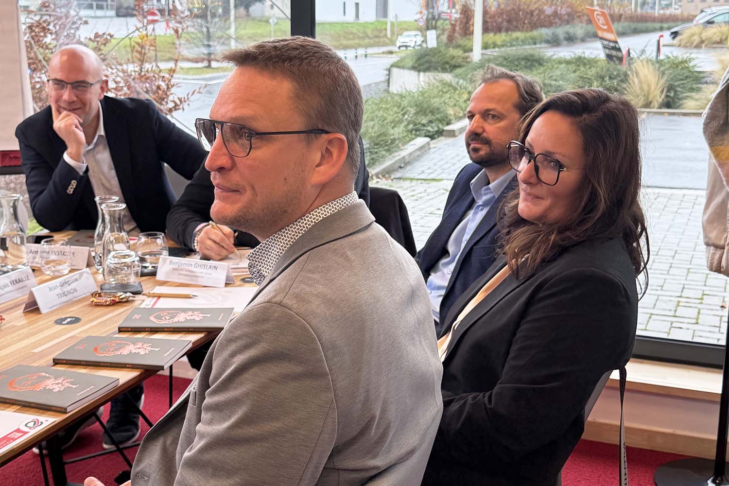 Membre d’Optic Crombag participant à la réunion.