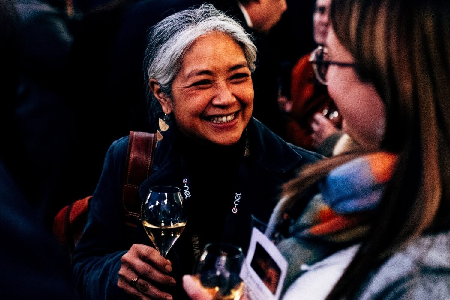 Discussion informelle entre deux participantes pendant le networking.