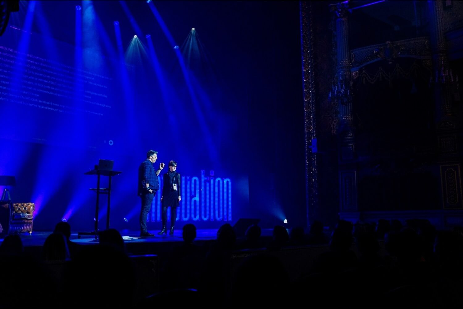 Vue large de la scène à la fin de la séquence participative menée par Benjamin Gishlain.