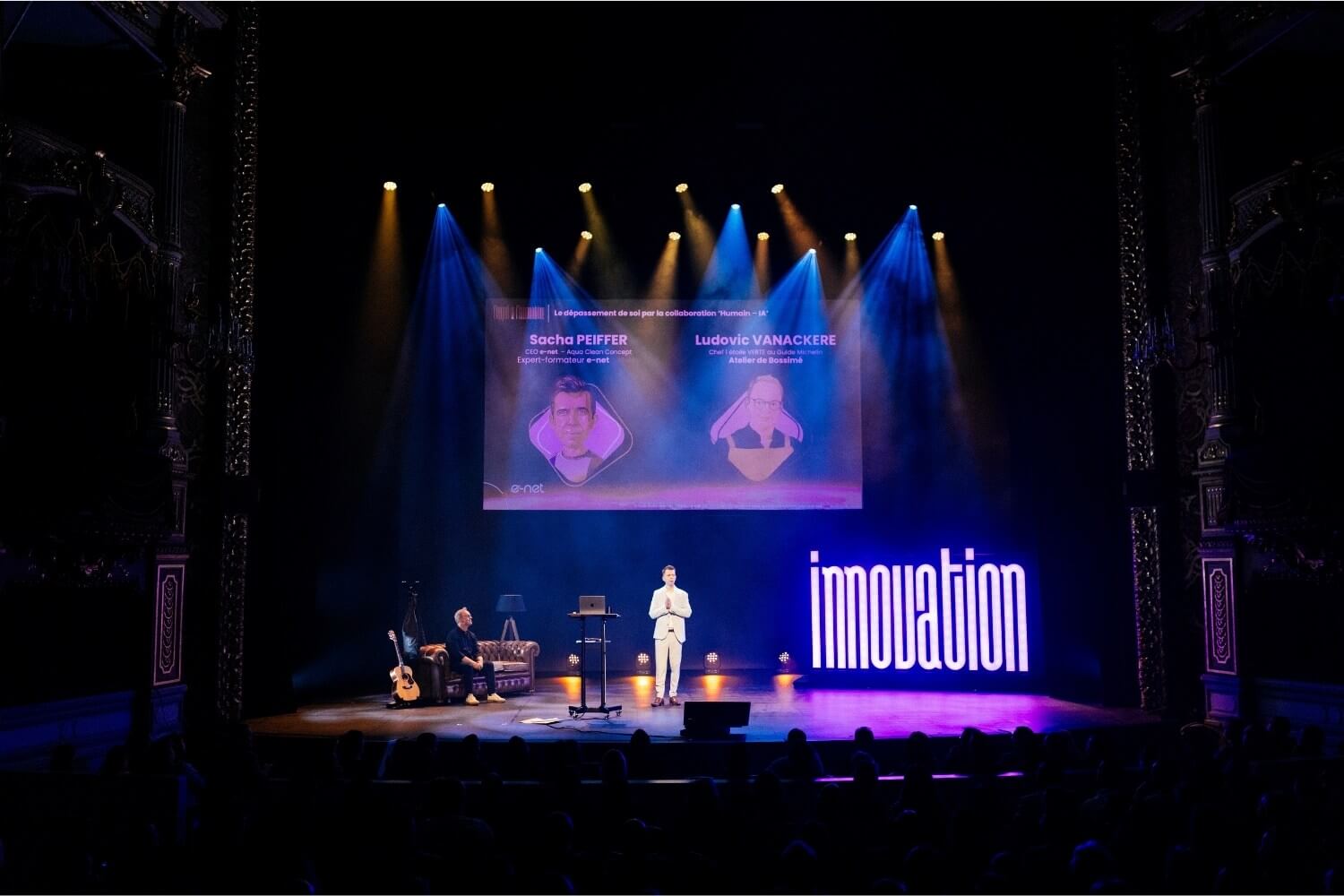 Sacha Peiffer échange sur scène autour des enseignements clés de l’appel à l’innovation.