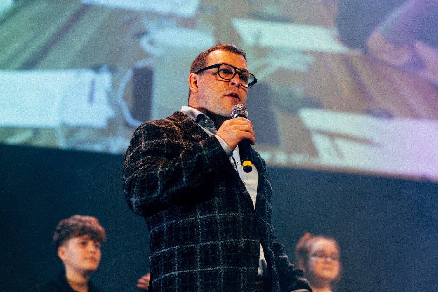 Simon Arquin prend la parole pour expliquer la démarche d’ABP Robotics.